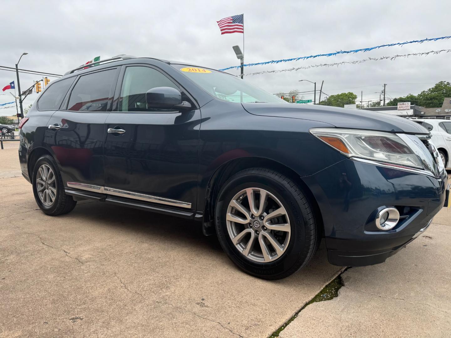 2014 BLUE NISSAN PATHFINDER S; SL; PL (5N1AR2MN6EC) , located at 5900 E. Lancaster Ave., Fort Worth, TX, 76112, (817) 457-5456, 0.000000, 0.000000 - This is a 2014 NISSAN PATHFINDER 4 DR WAGON that is in excellent condition. The interior is clean with no rips or tears or stains. All power windows, door locks and seats. Ice cold AC for those hot Texas summer days. It is equipped with a CD player, AM/FM radio, AUX port, Bluetooth connectivity and - Photo#2